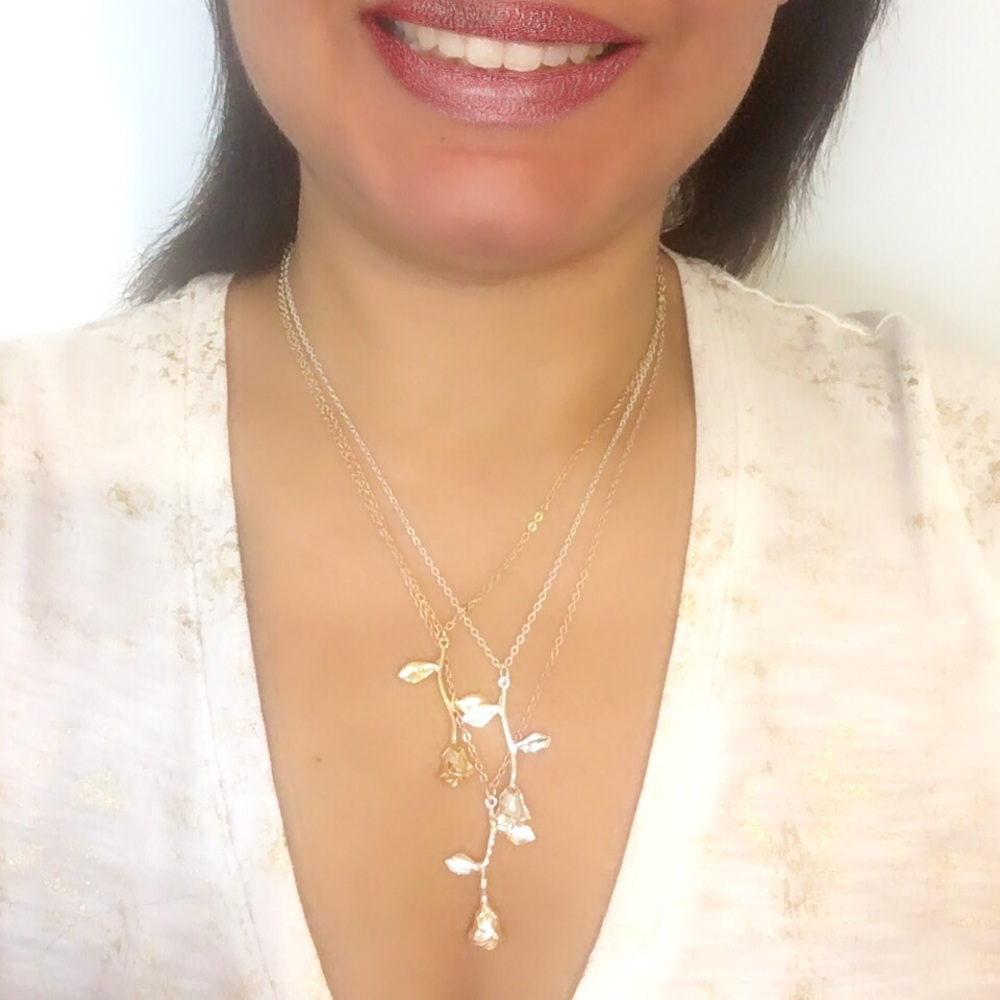 Beauty and the Beast enchanted rose necklace - Picture 5 of 8